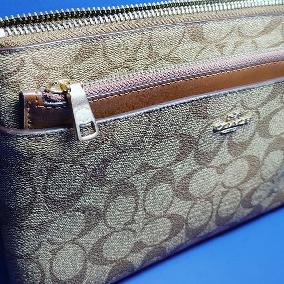 NEW COACH PURSE WITH WALLET - Picture 3 of 14